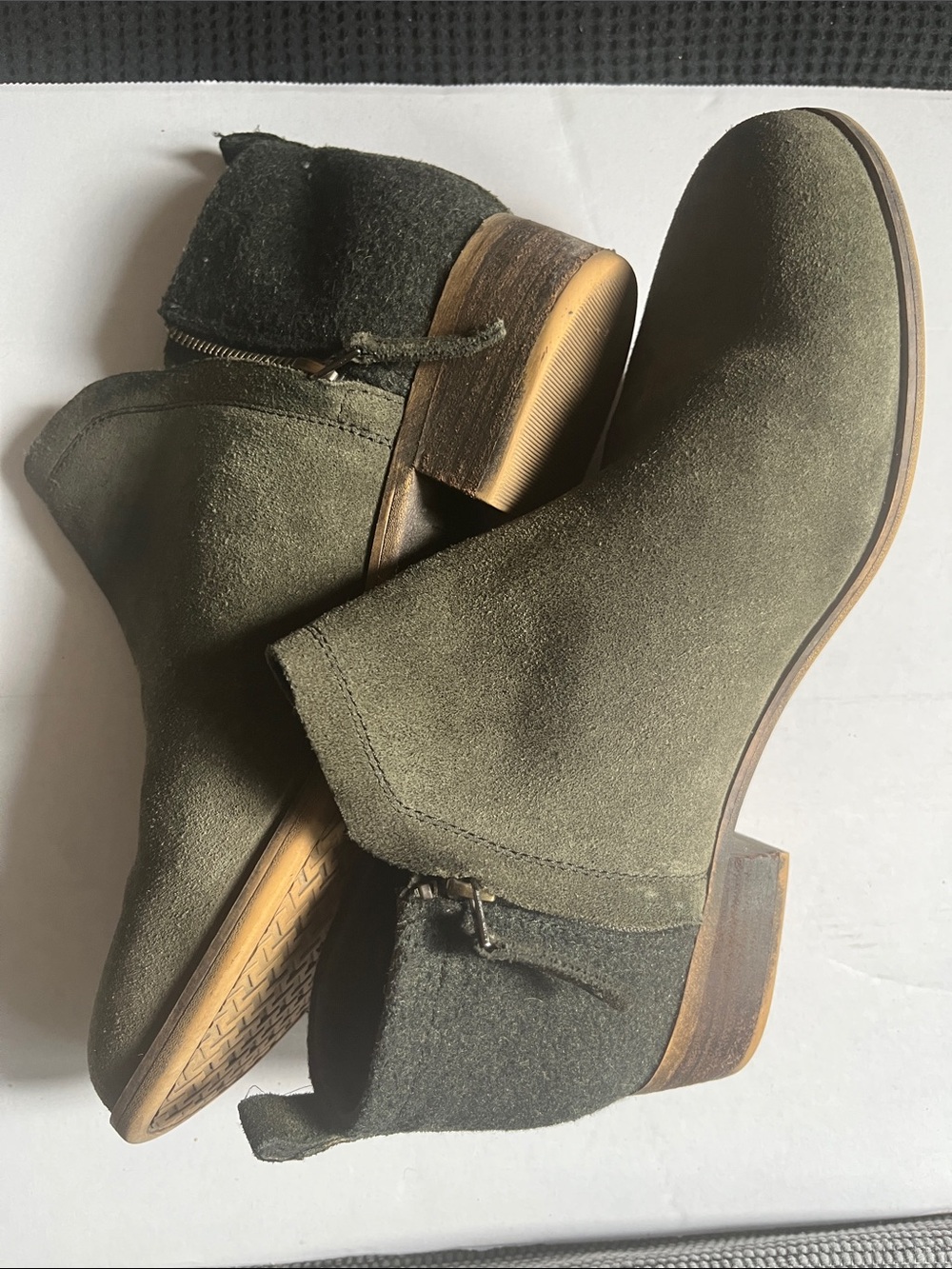 TOMs women's suede ankle boots olive